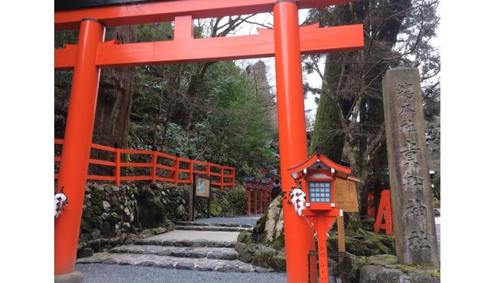 .貴船神社（京都府）の鳥居の様子の実写映像